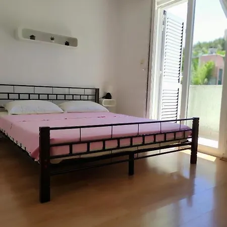 Sollis * 特罗吉尔